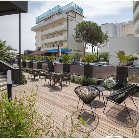 Hotel Caraibi Milano Marittima Bagian luar foto