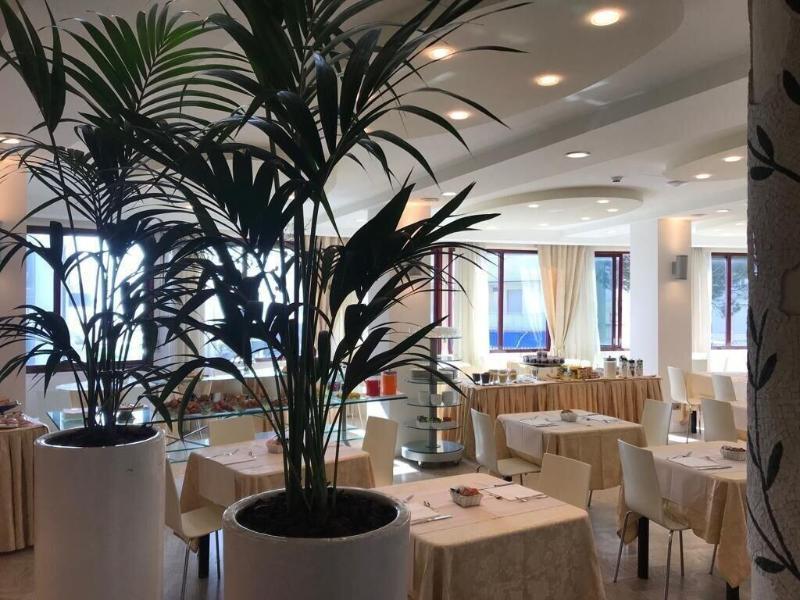 Hotel Caraibi Milano Marittima Bagian luar foto