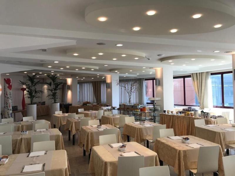 Hotel Caraibi Milano Marittima Bagian luar foto