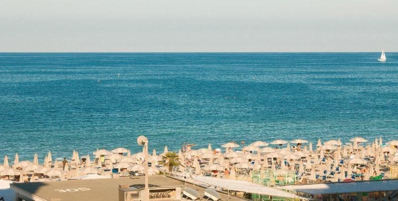 Hotel Caraibi Milano Marittima Bagian luar foto