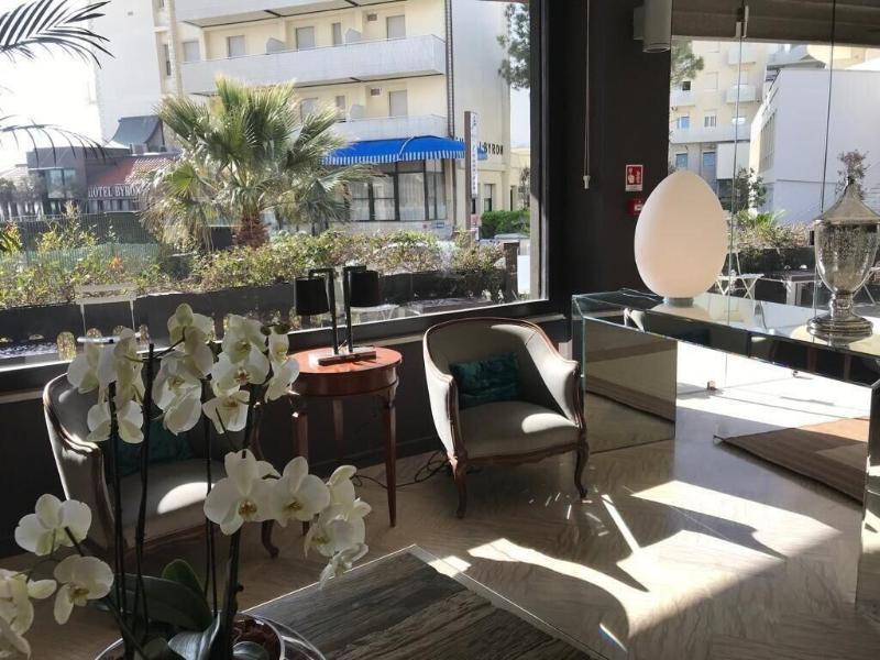 Hotel Caraibi Milano Marittima Bagian luar foto