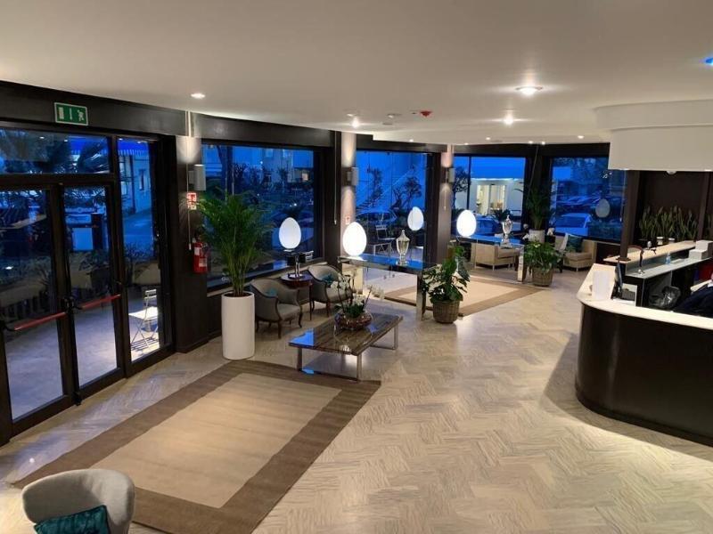 Hotel Caraibi Milano Marittima Bagian luar foto