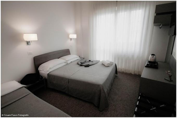 Hotel Caraibi Milano Marittima Bagian luar foto