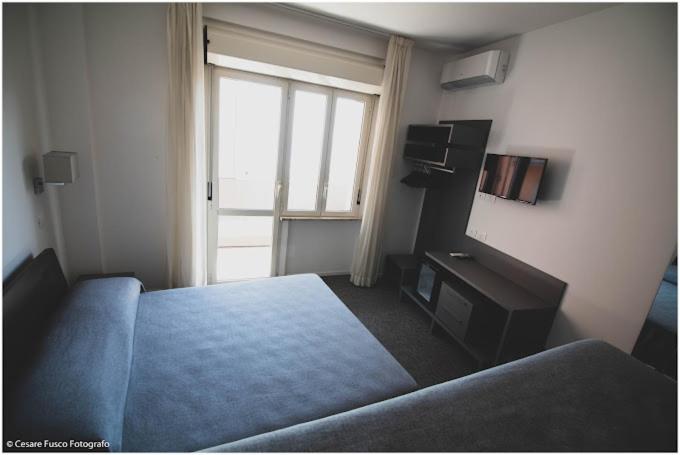 Hotel Caraibi Milano Marittima Bagian luar foto