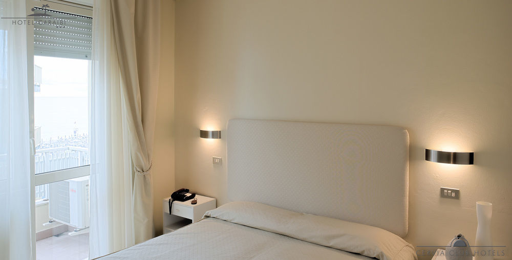 Hotel Caraibi Milano Marittima Bagian luar foto