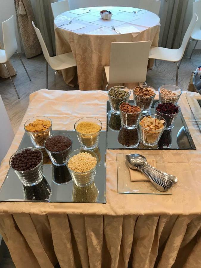 Hotel Caraibi Milano Marittima Bagian luar foto