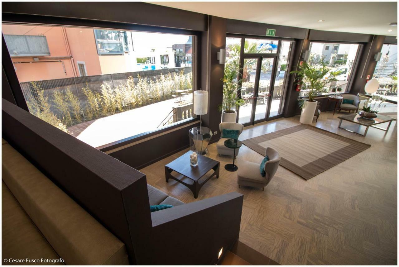 Hotel Caraibi Milano Marittima Bagian luar foto