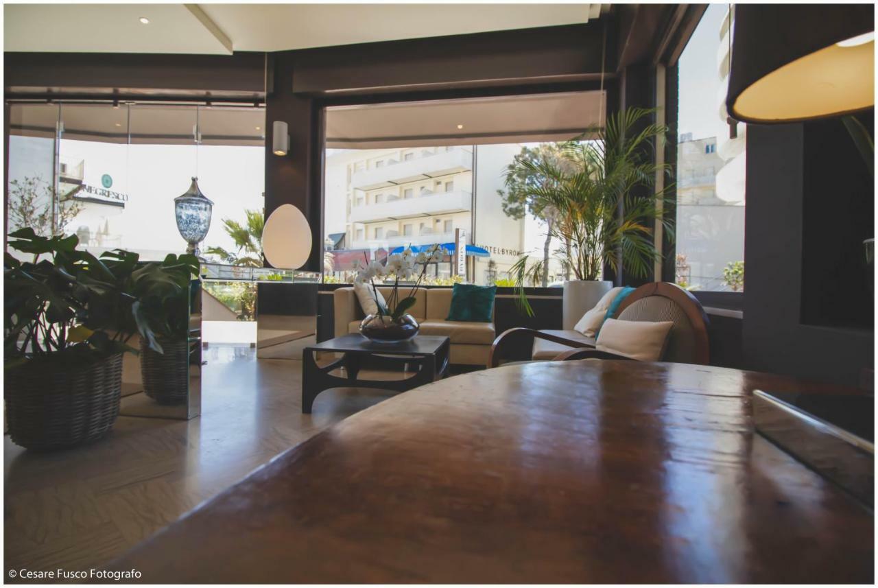 Hotel Caraibi Milano Marittima Bagian luar foto