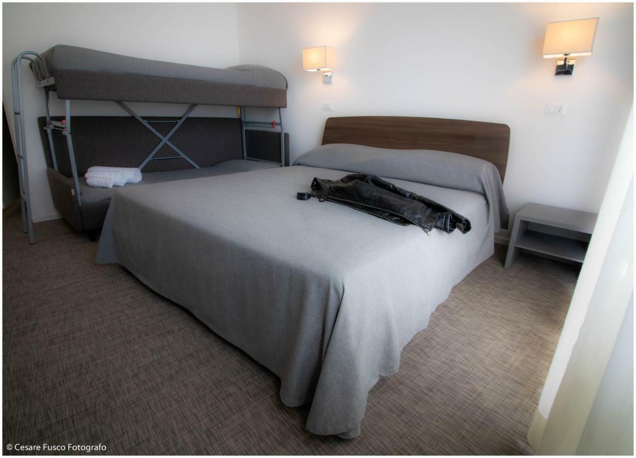 Hotel Caraibi Milano Marittima Bagian luar foto