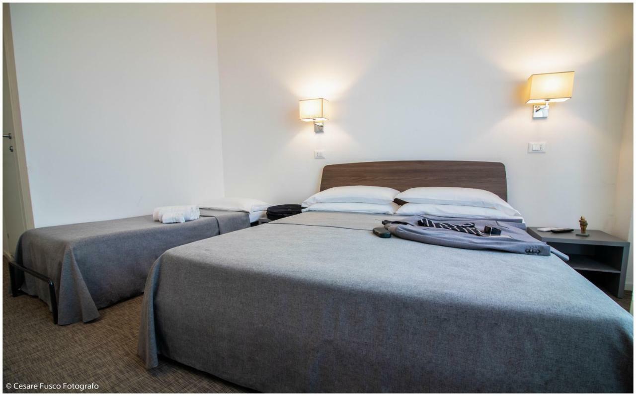 Hotel Caraibi Milano Marittima Bagian luar foto