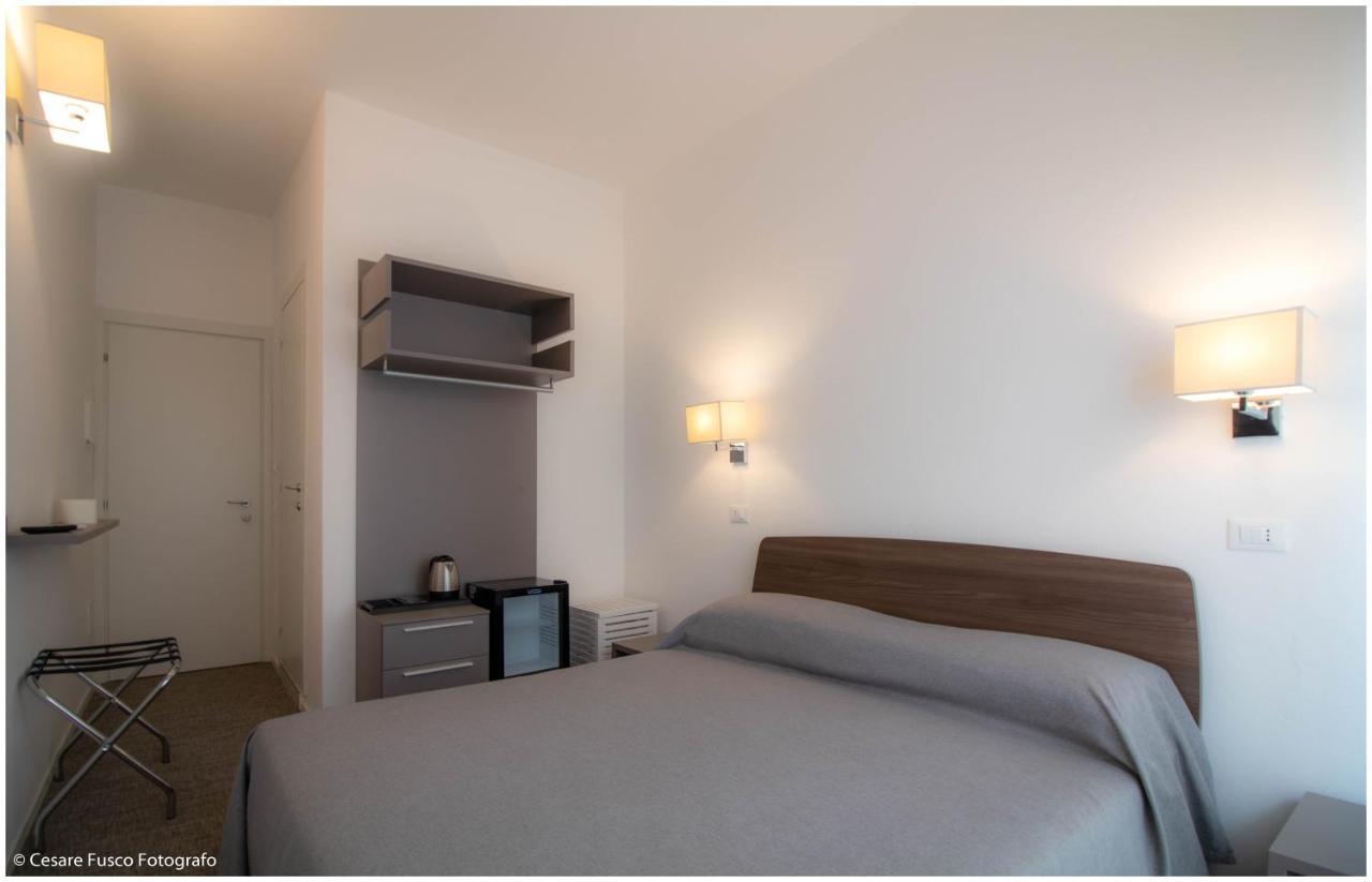 Hotel Caraibi Milano Marittima Bagian luar foto