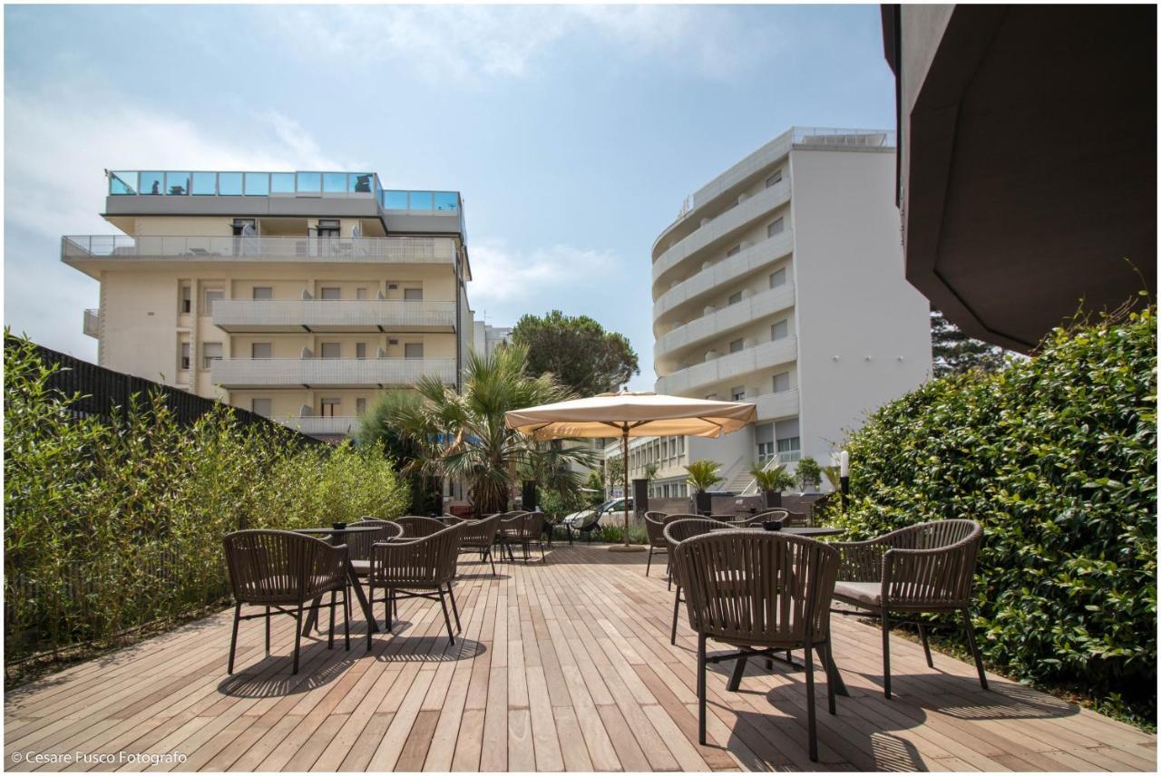 Hotel Caraibi Milano Marittima Bagian luar foto
