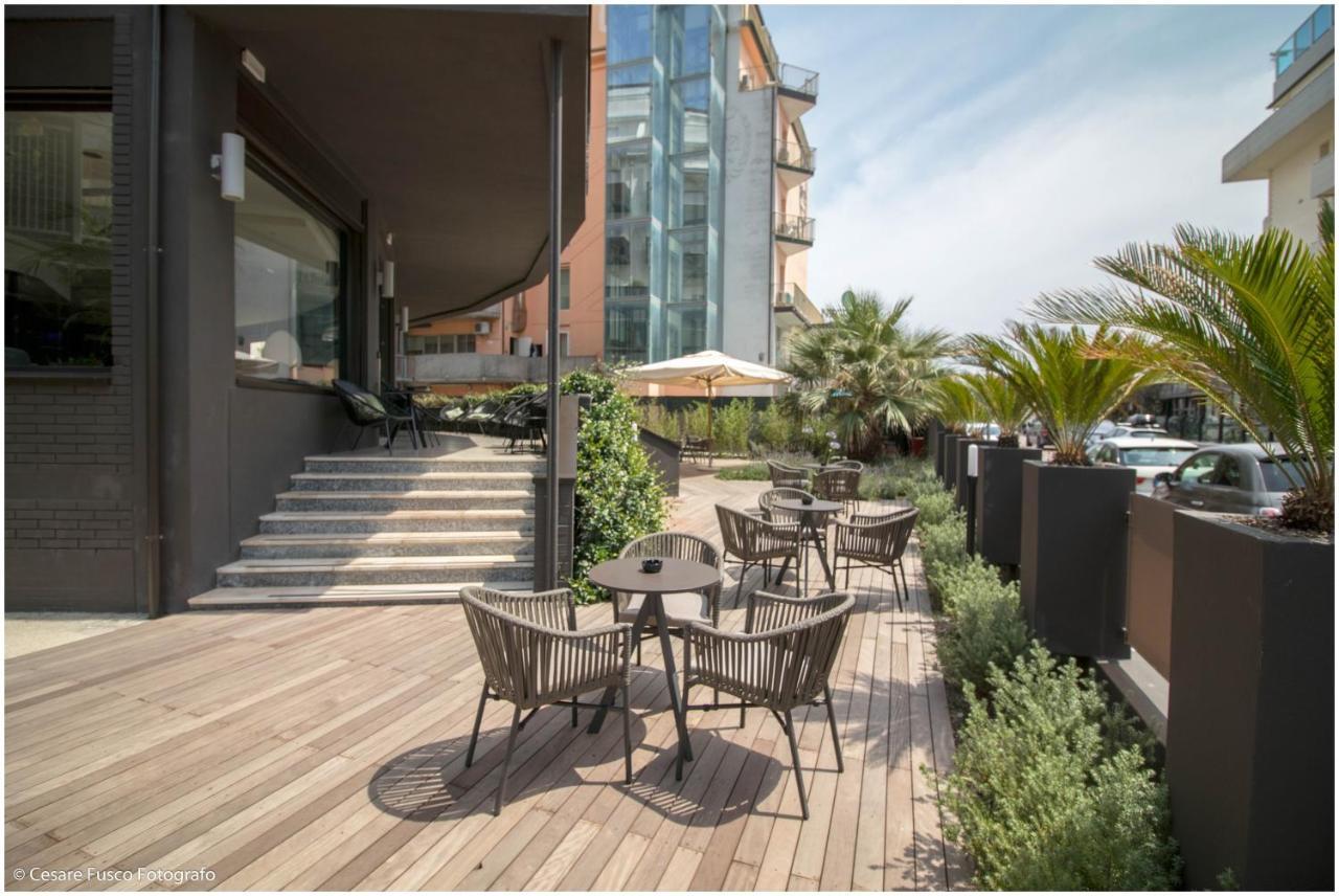 Hotel Caraibi Milano Marittima Bagian luar foto