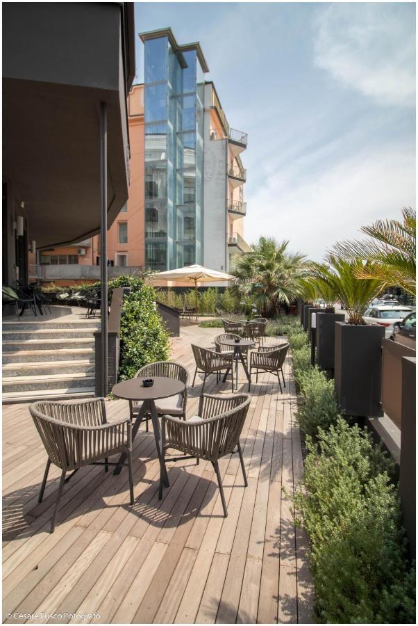 Hotel Caraibi Milano Marittima Bagian luar foto