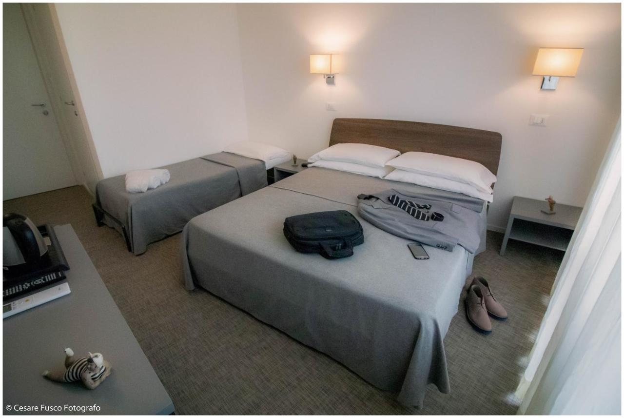 Hotel Caraibi Milano Marittima Bagian luar foto